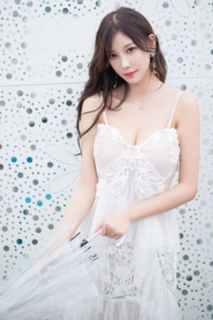 美女扒开尿口让男人操